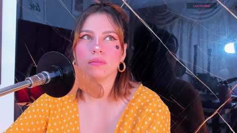 EVELIN online show from 10/10/25, 12:15