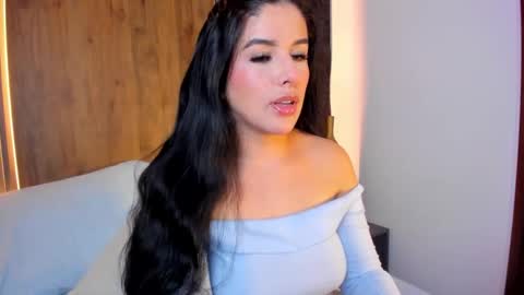 Snapshot of evelin_lopezz chatting on 09/23/25, 02:14 E V E L I N online show from 09/23/25, 02:14