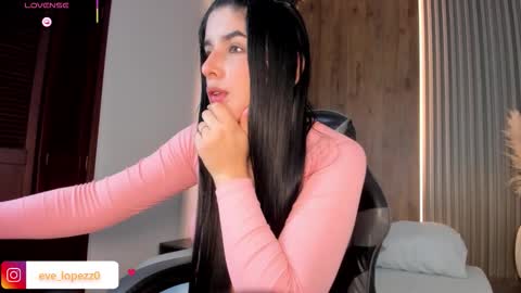 E V E L I N online show from 02/01/26, 02:21