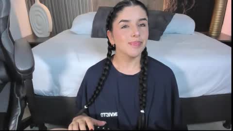 E V E L I N online show from 03/05/26, 02:40