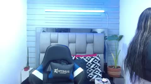 evelin zaens online show from 06/17/26, 04:37