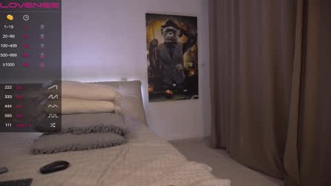 Snapshot of evelina_fox chatting on 09/21/25, 01:35 Evelina online show from 09/21/25, 01:35