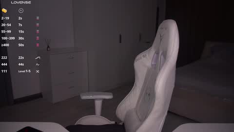 Snapshot of evelina_fox chatting on 11/06/25, 01:12 Evelina online show from 11/06/25, 01:12