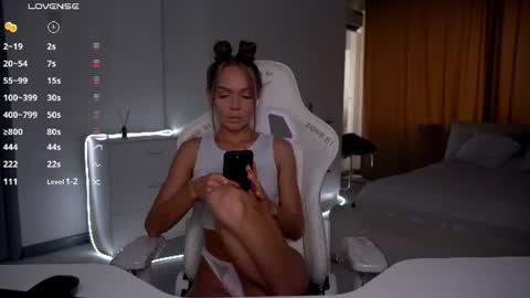 Snapshot of evelina_fox chatting on 07/20/26, 11:12 Evelina online show from 07/20/26, 11:12
