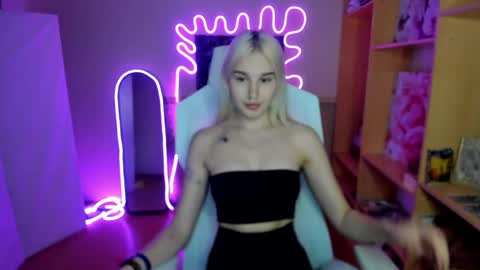 Snapshot of evelinalu chatting on 05/03/26, 01:55 Evelina online show from 05/03/26, 01:55