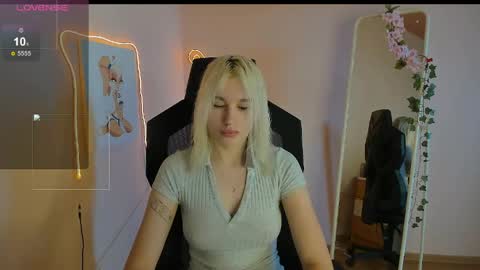 Snapshot of evelinalu chatting on 05/05/26, 01:35 Evelina online show from 05/05/26, 01:35