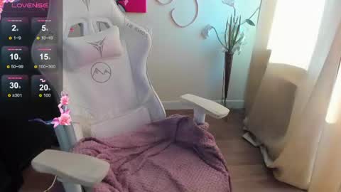 Snapshot of evelinalu chatting on 07/12/26, 01:18 Evelina online show from 07/12/26, 01:18
