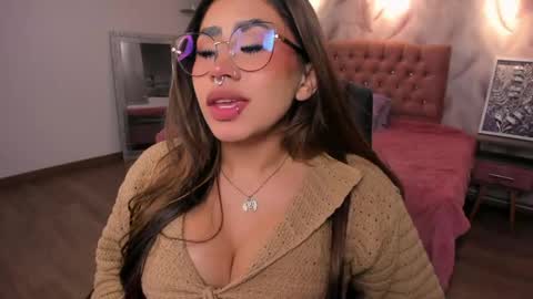Snapshot of eveline_figeroa chatting on 06/10/26, 01:28 Eveline online show from 06/10/26, 01:28