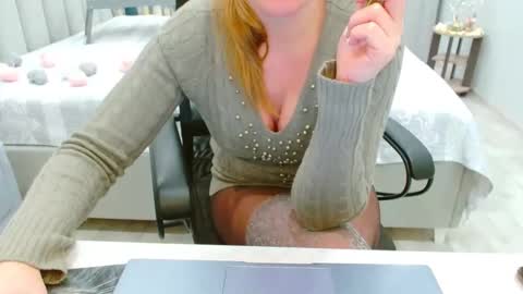 Snapshot of evelove33 chatting on 05/01/26, 05:50 evelove online show from 05/01/26, 05:50