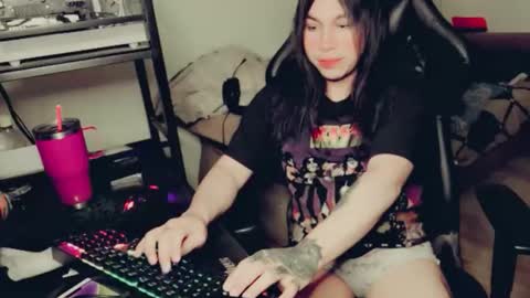 Snapshot of evelyn420521 chatting on 05/27/26, 08:11 evelyn420521 online show from 05/27/26, 08:11