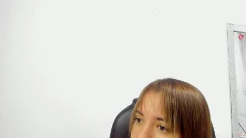 Snapshot of evelyn_2511 chatting on 02/19/25, 03:38 Evelyn online show from 02/19/25, 03:38