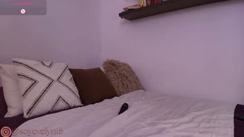 Snapshot of evelyn__16 chatting on 06/22/26, 03:20 Evelyn Ruiz online show from 06/22/26, 03:20
