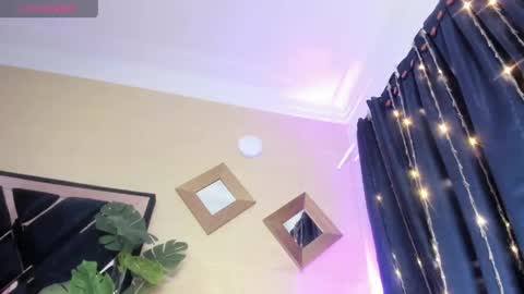 evelyn__rose1 online show from 04/20/26, 01:52