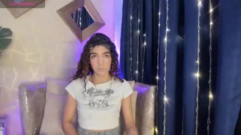Snapshot of evelyn__rose1 chatting on 04/27/26, 03:59 evelyn__rose1 online show from 04/27/26, 03:59