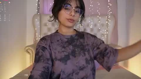 Snapshot of evelyn_evelyn chatting on 06/23/26, 05:33 evelyn evelyn online show from 06/23/26, 05:33