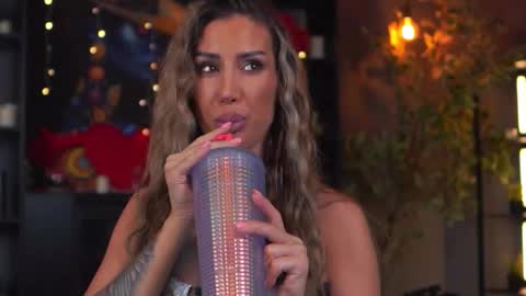 Evelyn online show from 03/22/26, 07:06