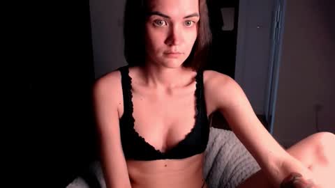 Snapshot of evelyn_gg chatting on 09/21/25, 03:46 Evelyn online show from 09/21/25, 03:46