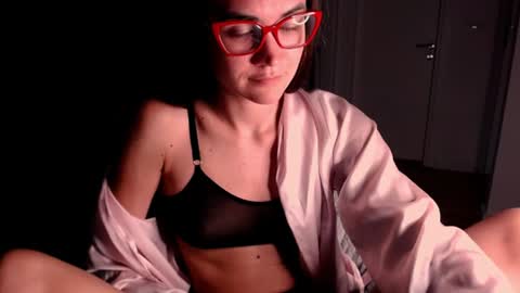 Snapshot of evelyn_gg chatting on 06/18/26, 06:56 Evelyn online show from 06/18/26, 06:56