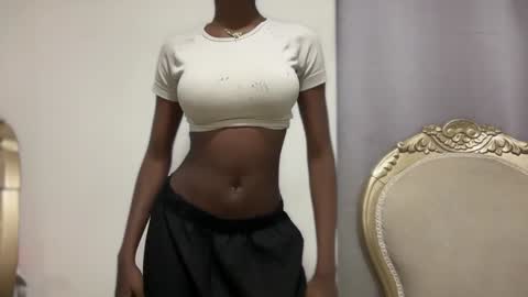 E V E L Y N  online show from 01/23/25, 05:24