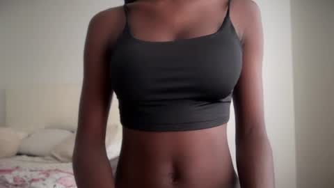 Snapshot of evelyn_jhonson3 chatting on 07/17/26, 12:34 E V E L Y N online show from 07/17/26, 12:34