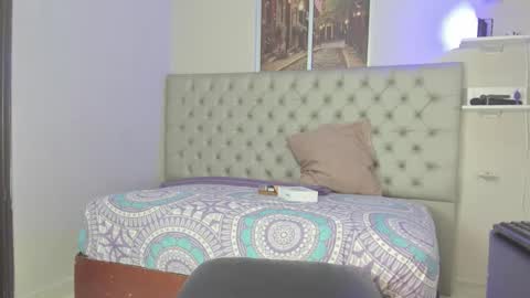 evelyn_jones__ online show from 09/25/25, 02:43