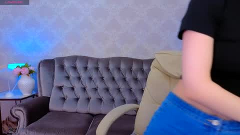 evelyn rush1 online show from 04/24/26, 01:35