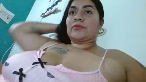 Snapshot of evelyn_stormm chatting on 10/15/25, 01:28 evelyn stormm online show from 10/15/25, 01:28