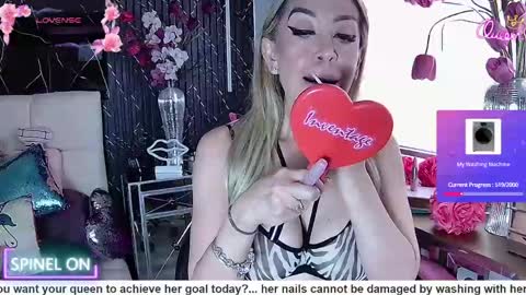 Snapshot of evelynagrey chatting on 04/30/26, 07:53 EvelynaGrey online show from 04/30/26, 07:53