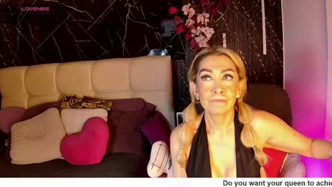 Snapshot of evelynagrey chatting on 05/15/26, 10:00 EvelynaGrey online show from 05/15/26, 10:00