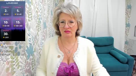 Evelyn online show from 12/18/24, 11:24