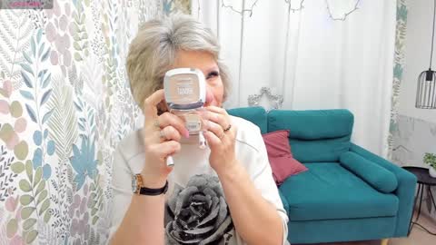 Evelyn online show from 12/25/24, 09:13