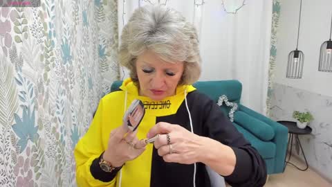 Evelyn online show from 12/26/24, 05:04