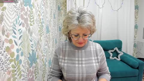 Evelyn online show from 01/04/25, 04:55