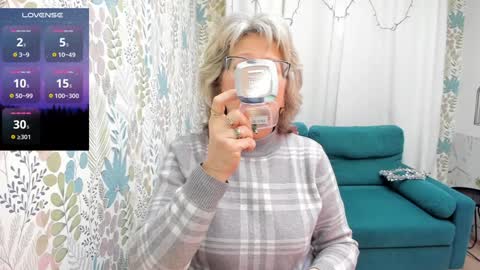 Evelyn online show from 01/06/25, 04:58