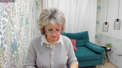 Evelyn online show from 02/03/25, 05:18