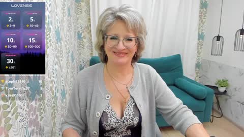 Evelyn online show from 02/03/25, 08:24