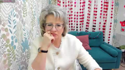 Evelyn online show from 02/18/25, 05:09