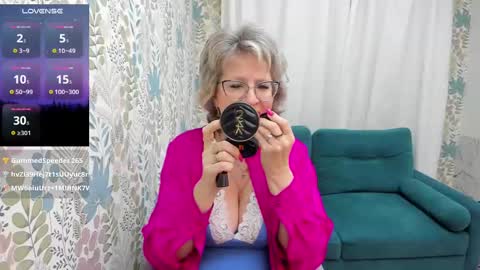 Evelyn online show from 02/28/25, 09:25