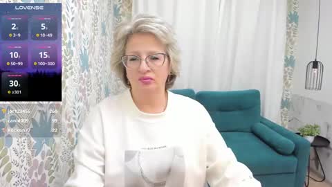 Evelyn online show from 03/10/25, 11:32