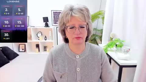 Evelyn online show from 11/17/25, 05:13