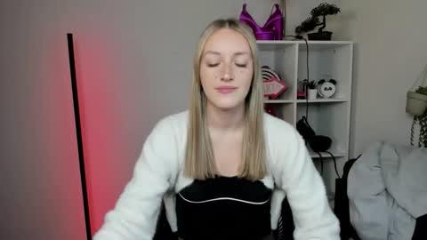 evelynblond online show from 03/12/26, 01:50