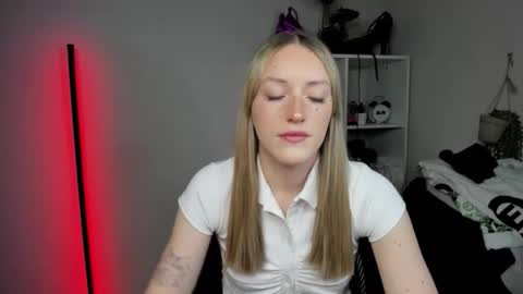evelynblond online show from 04/17/26, 05:54