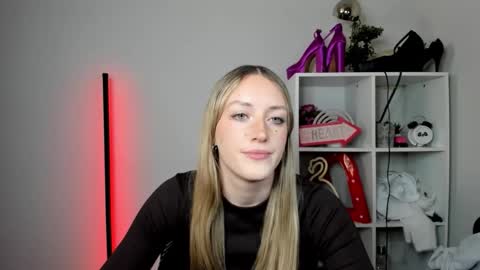 Snapshot of evelynblond chatting on 04/24/26, 01:13 evelynblond online show from 04/24/26, 01:13
