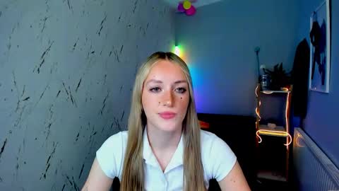 Snapshot of evelynblond chatting on 06/03/26, 10:51 evelynblond online show from 06/03/26, 10:51