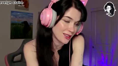 Snapshot of evelynclaire chatting on 12/24/24, 07:17 Evelyn Claire online show from 12/24/24, 07:17