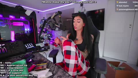 Evelyne online show from 12/27/24, 10:34