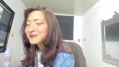 Snapshot of evelynesex chatting on 09/29/25, 01:11 Evelyne online show from 09/29/25, 01:11