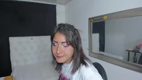 Snapshot of evelynesex chatting on 05/15/26, 03:24 Evelyne online show from 05/15/26, 03:24