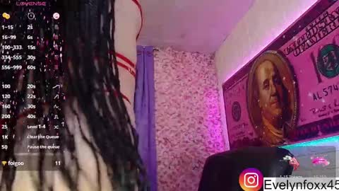 Snapshot of evelynfox_xx chatting on 03/10/25, 07:50 evelyn Foxx new account online show from 03/10/25, 07:50