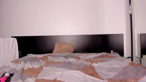 Evelyne online show from 10/17/25, 09:50